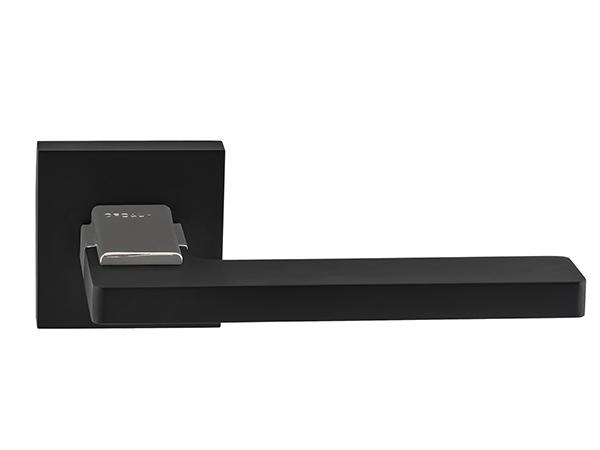 Ручка Alba 068- 15E квадрат BLACK/CP ZAMAK ORO-ORO